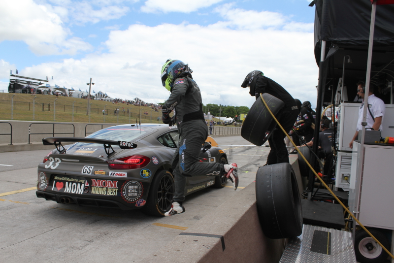 Illustration for article titled A Close-Up Look At All Of The Crazy Action In A Routine Sportscar Pit Stop